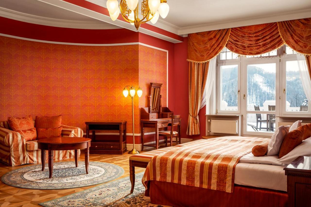 Spa Hotel Imperial Karlovy Vary Ngoại thất bức ảnh A suite at the Hotel Axelmannstein