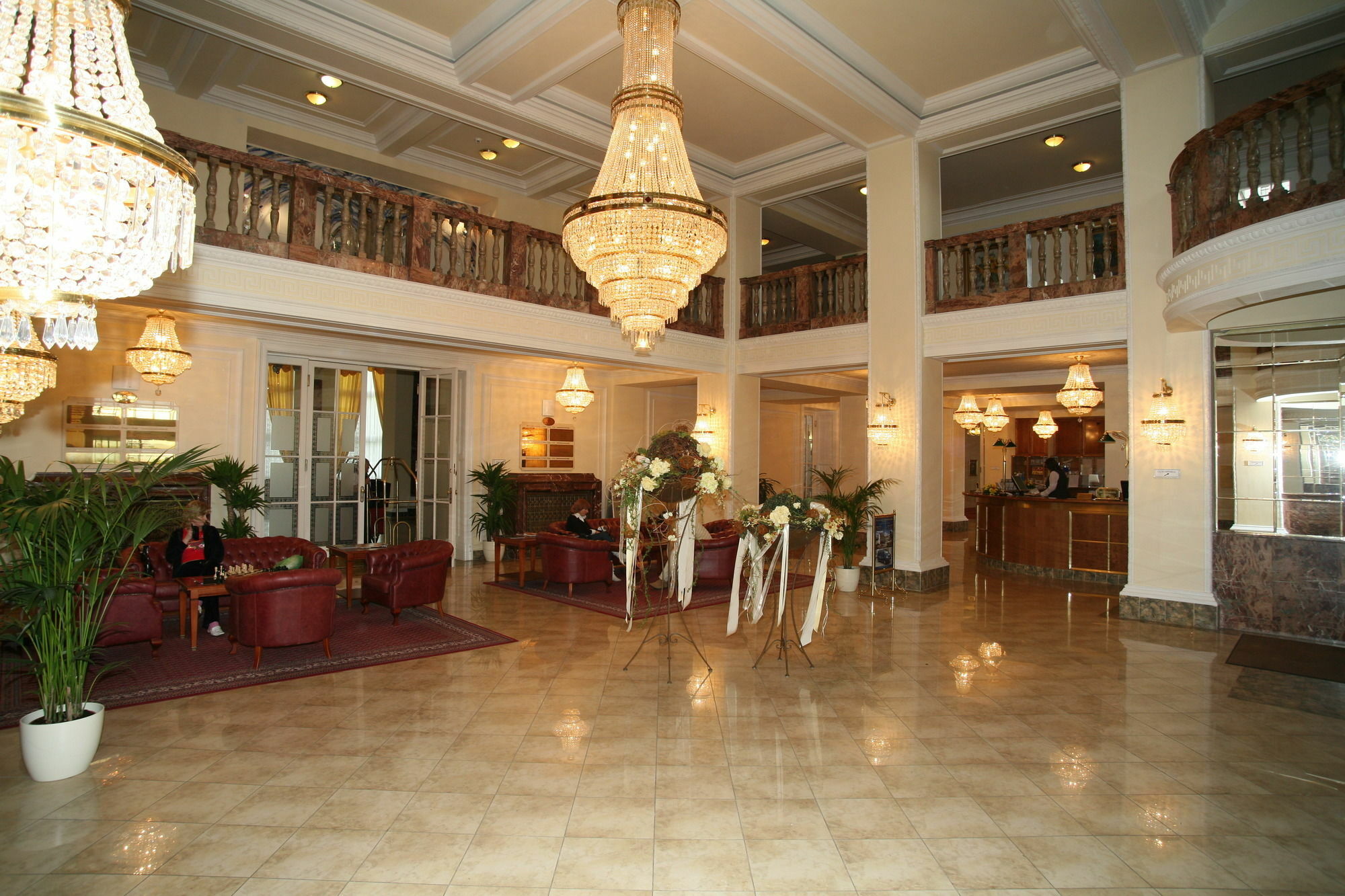 Spa Hotel Imperial Karlovy Vary Ngoại thất bức ảnh The lobby of the Grand Hotel